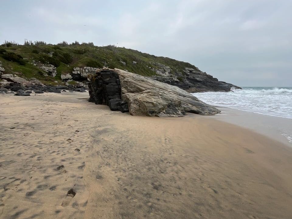 praia brava em cabo frio rj